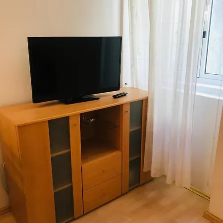 Apartman Negovetic Apartment *